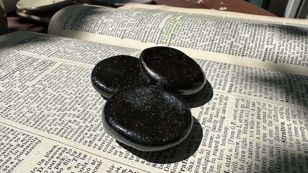 Les bienfaits des worry stones dans notre quotidien stressant